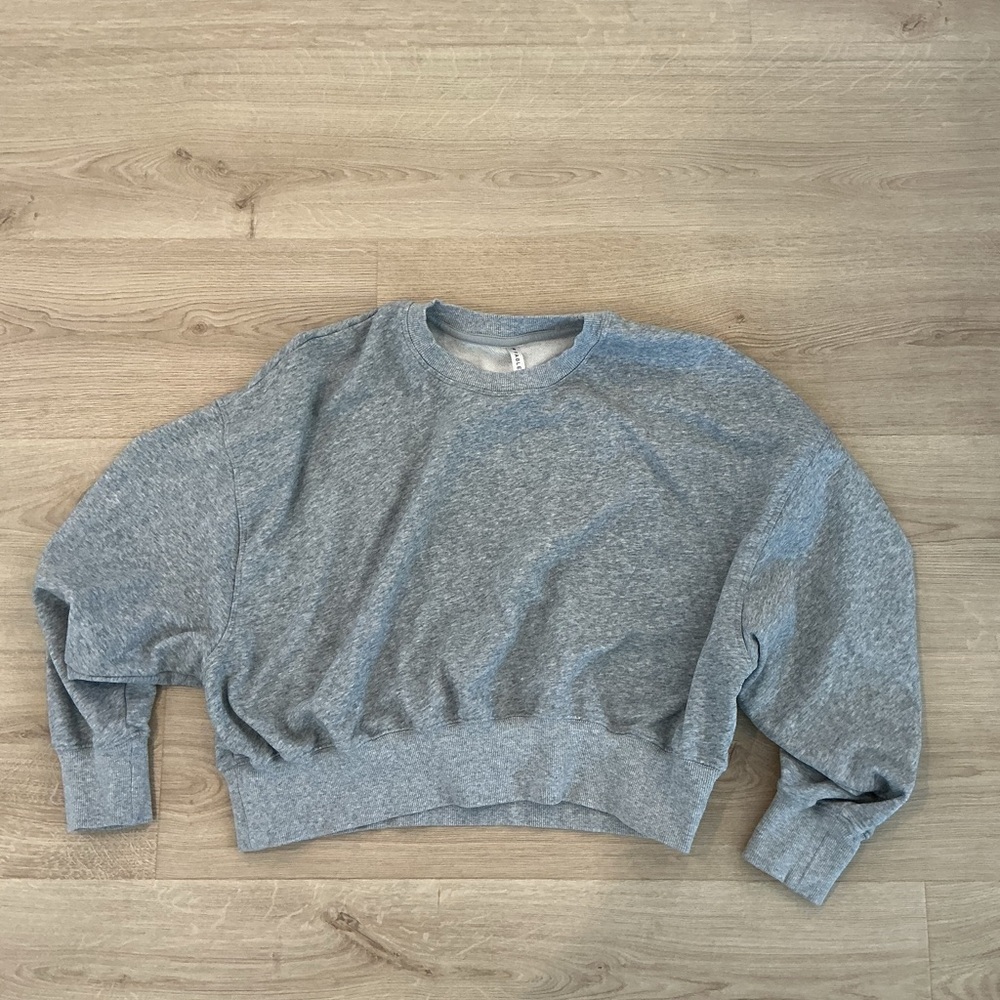 Fabletics Gray Crewneck Cropped Sweatshirt